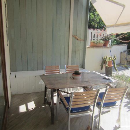 Monolocale San Pantaleo Apartamento Exterior foto